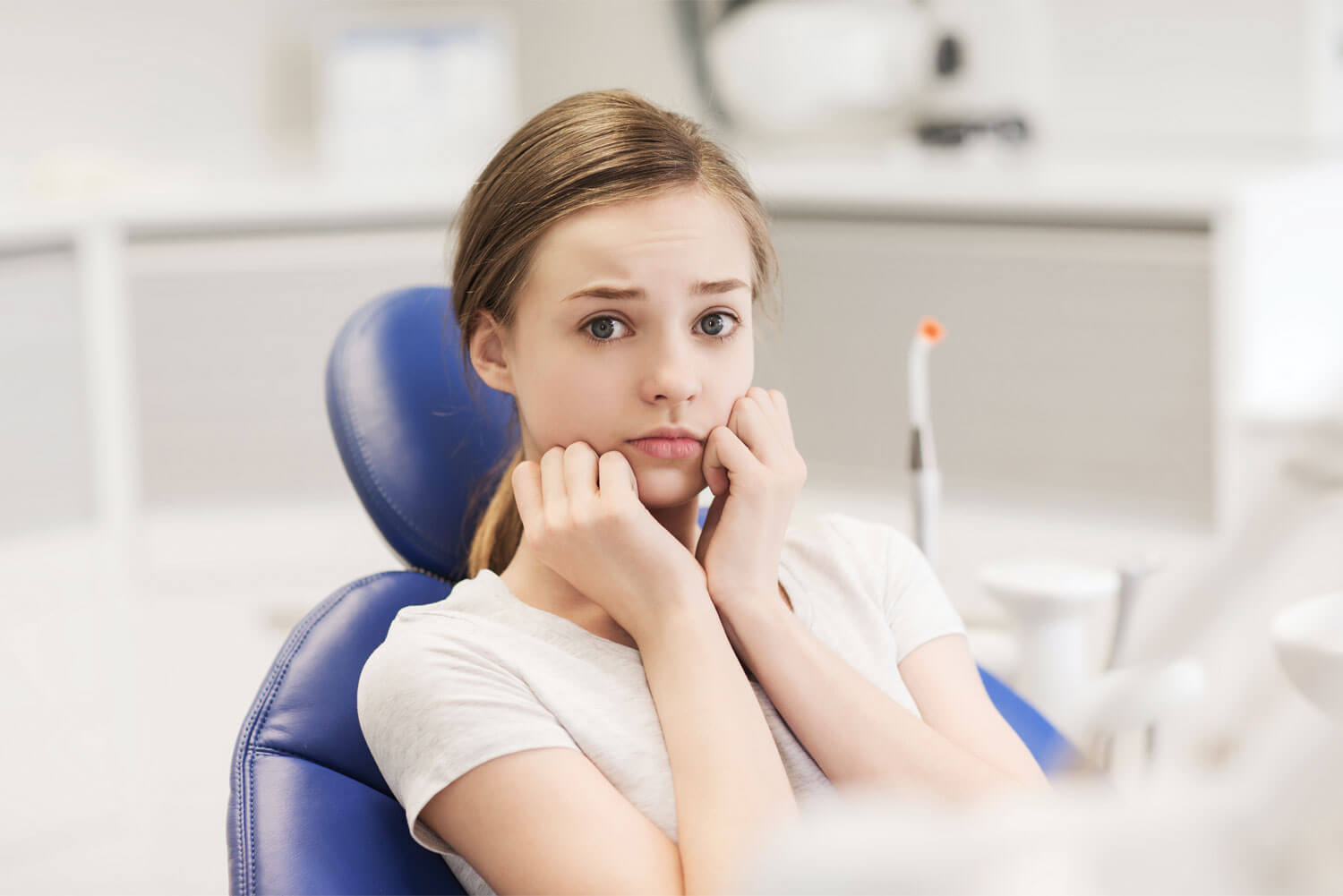 Child in a dental chair with anxiety being at the dentist